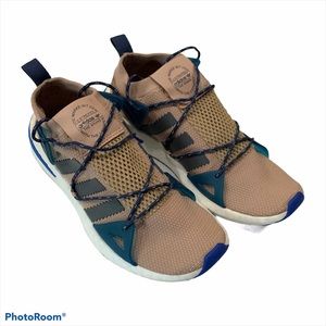 Adidas Die Marke Mit Den 3 Women  Size 10